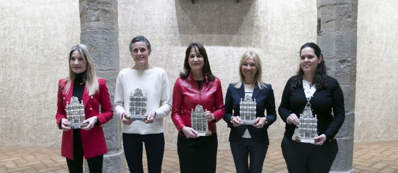 María Sanz de Galdeano, directora gerente de CEIN, reconocida por el Ayuntamiento de Pamplona en el 8M